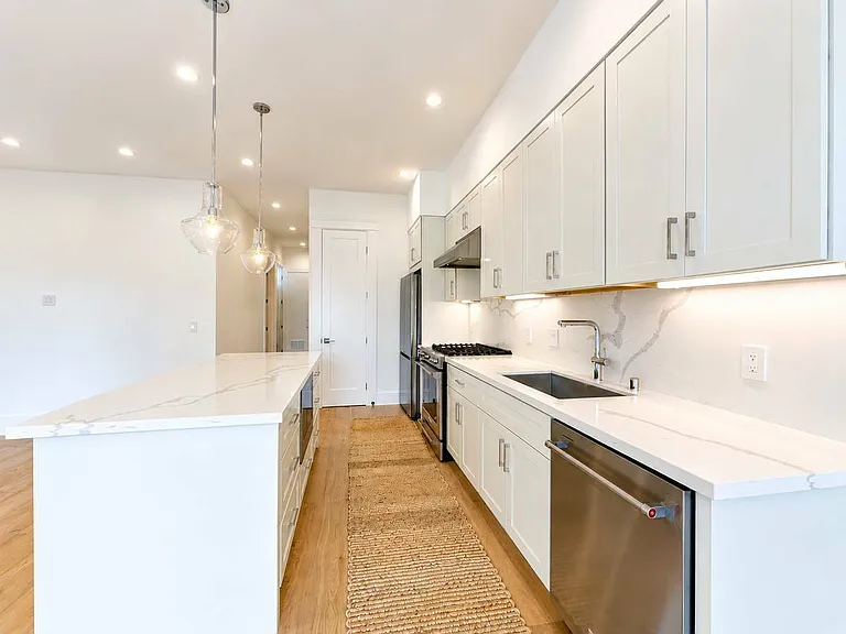 572 Chestnut St — Photo 8