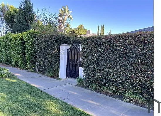 10652 Camarillo St — Photo 19