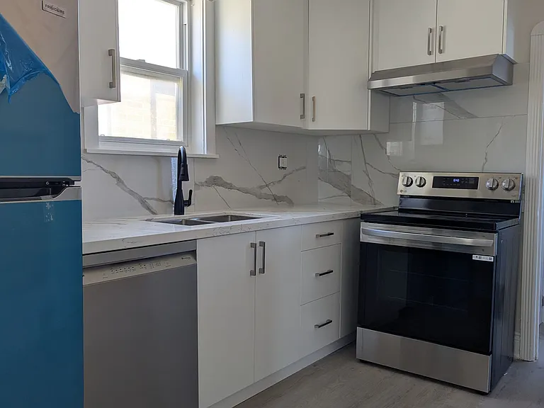 292 Scott Rd #MAIN FLOOR — Photo 5