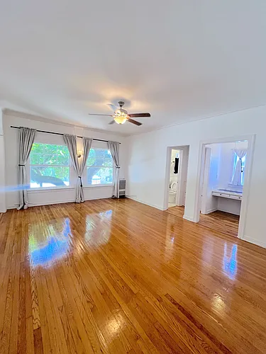 2028 N Beachwood Dr #103 Photo 1