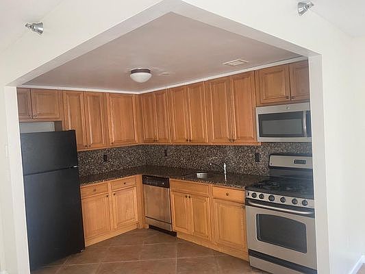 2nd image of 34-38 41st St #1D