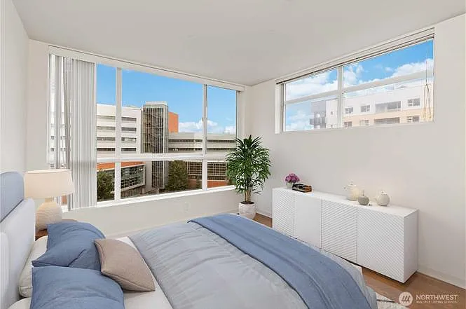 300 110th Ave NE #610 — Photo 9