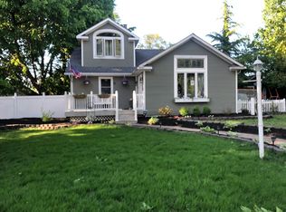 77 Woodlawn Ave, Ronkonkoma, NY 11779