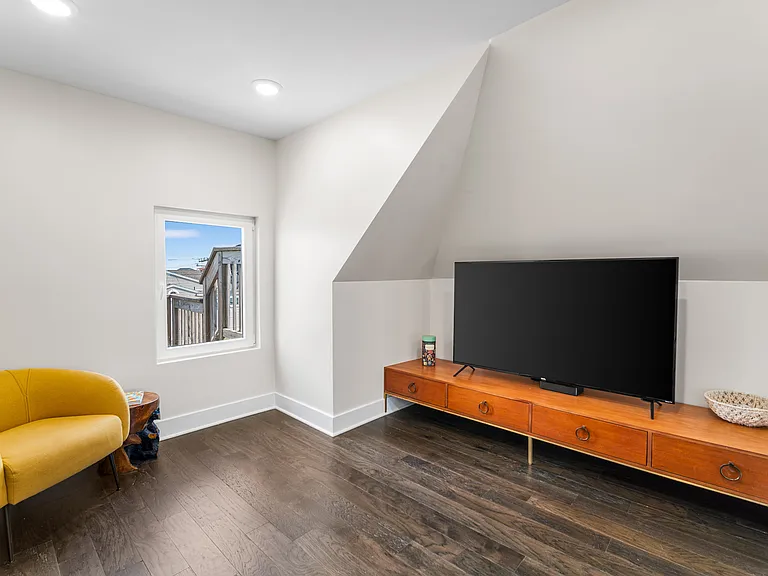 1059 Asbury Ave #3 — Photo 23
