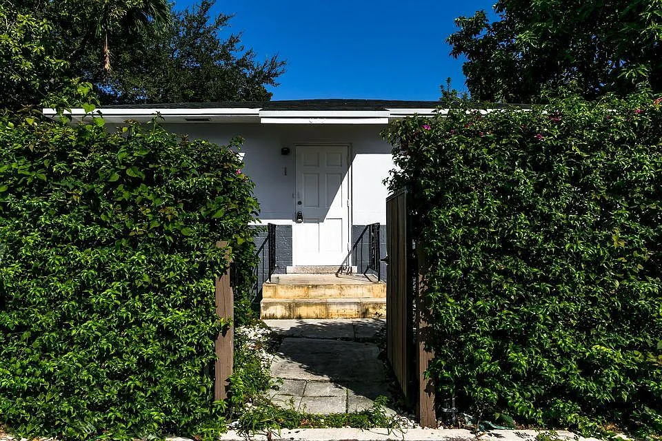 635 SW 16th Ave #3