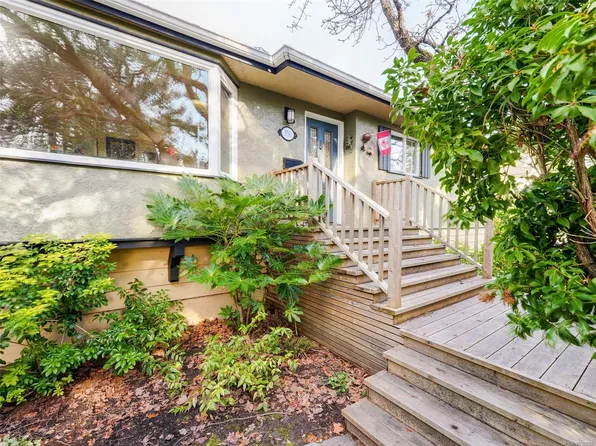 3930 Tudor Ave, Saanich, BC V8N 4L6