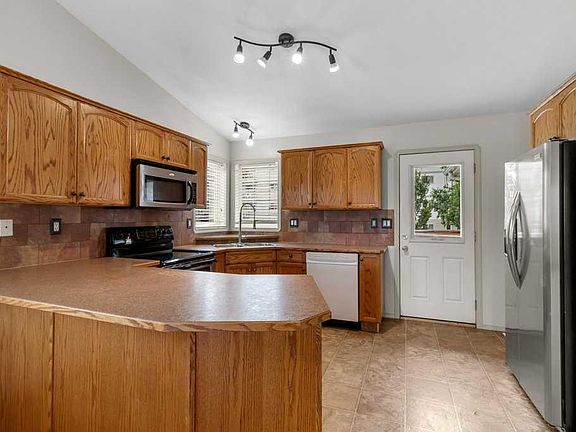 3rd image of 4 N Horne Close