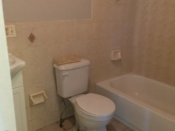 90 Orient Ave, Jersey City, NJ 07305