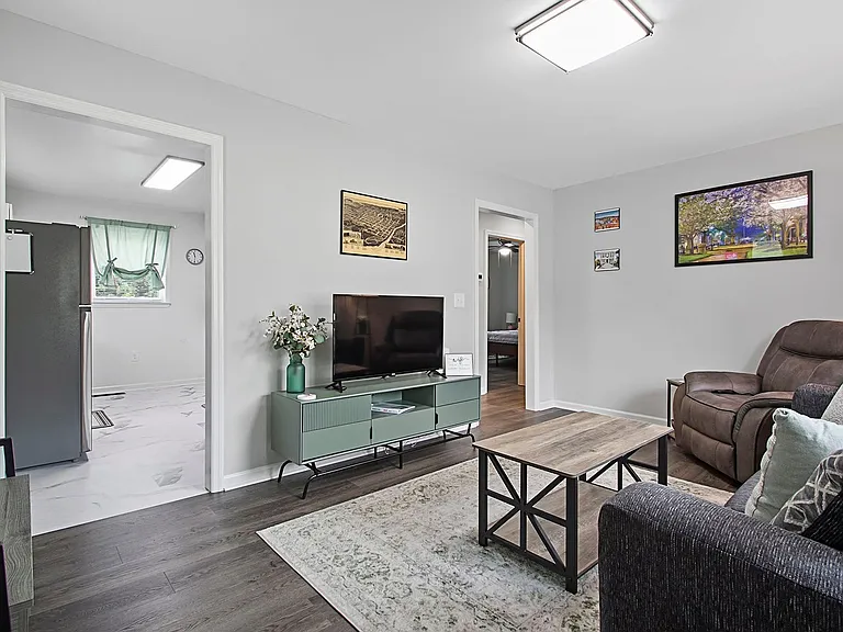 767 Corbin Ave #MAIN767CORBINAVE — Photo 2