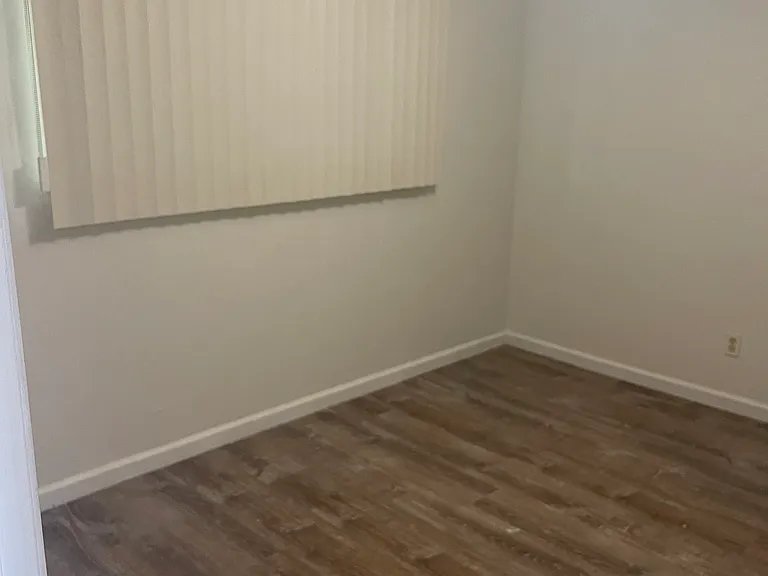 241 Plymouth Ave #4 — Photo 4