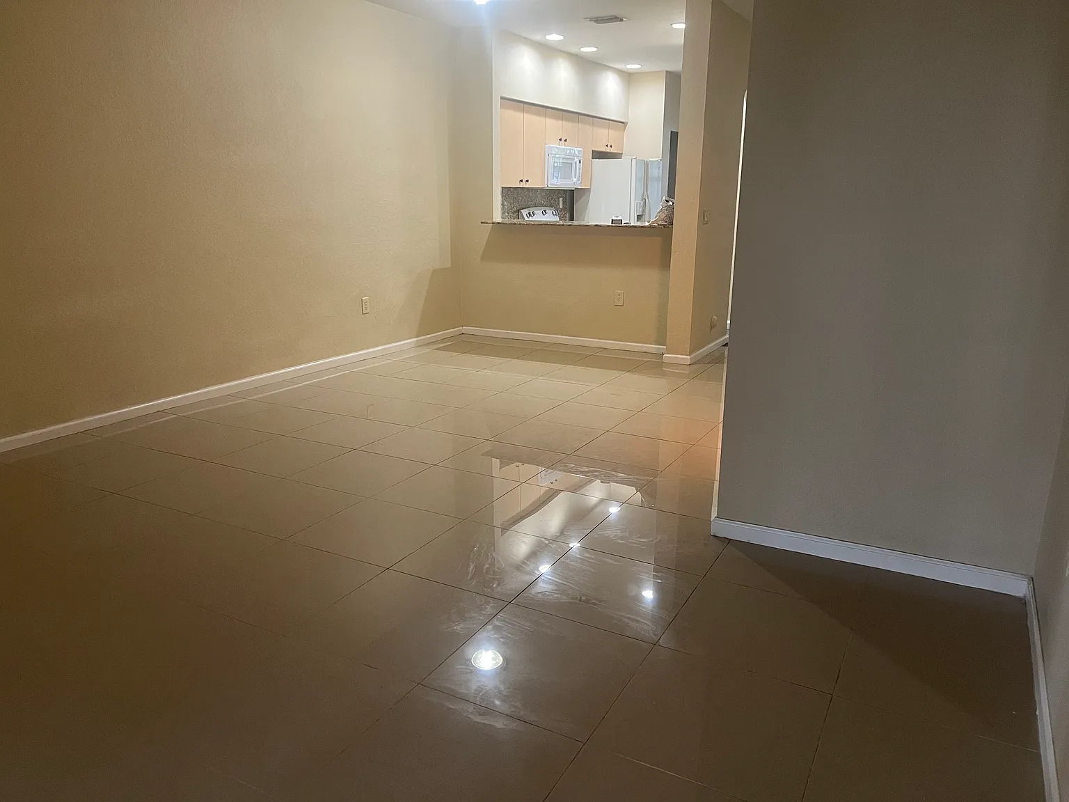 2 bed, 2.5 bath, 1300 sqft, $2,290 — Photo 4