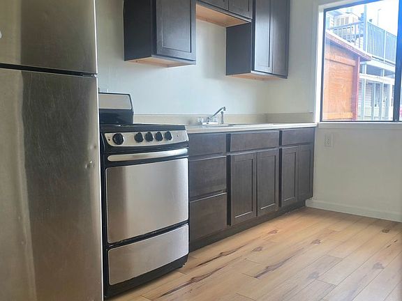 3rd image of 446 N 22nd St APT 4