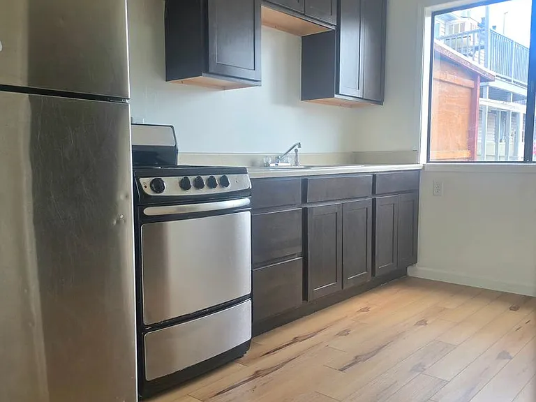 446 N 22nd St — Photo 3