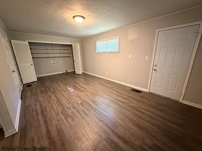 3358 Parham St — Photo 13