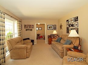 3rd image of 907 Park Dr