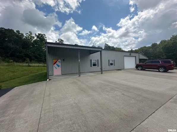 282 School House Rd, Carbondale, IL 62902