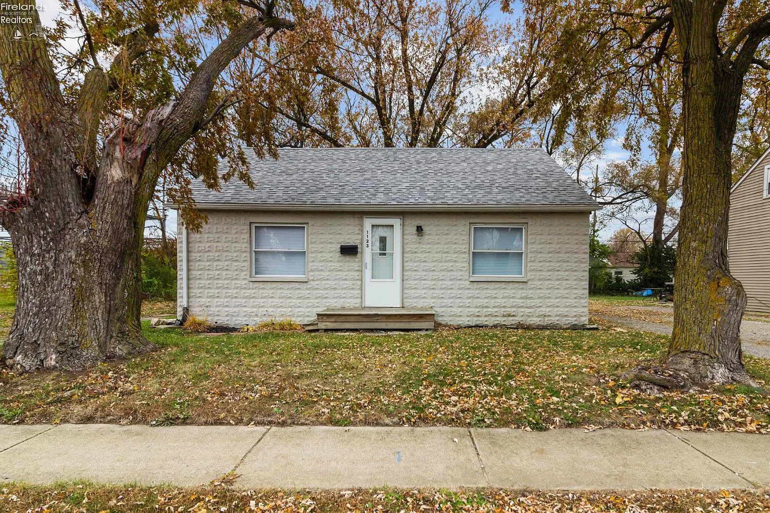 1123 Huntington Ave photo 1