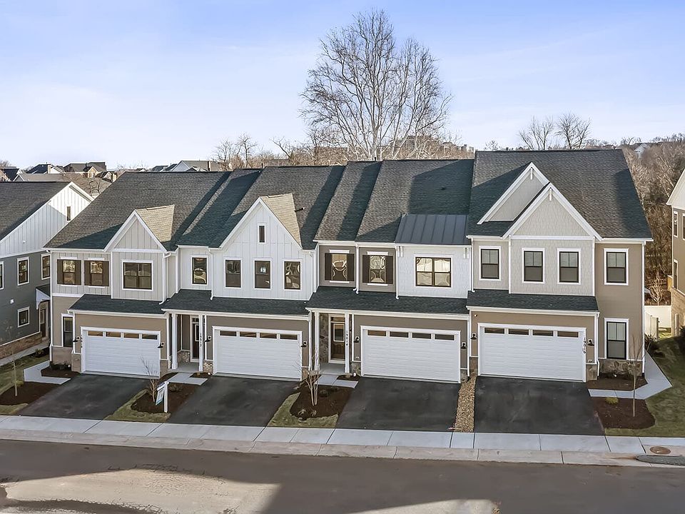 A streetview of the Beaumont II in Cadence at Lansdowne by Brookfield Residential