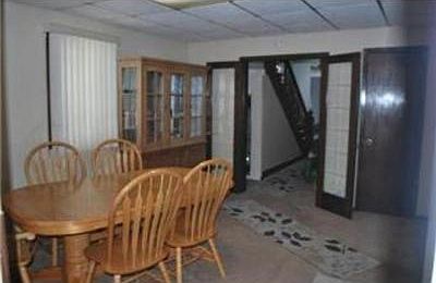 4th image of 659 Surrey Ave