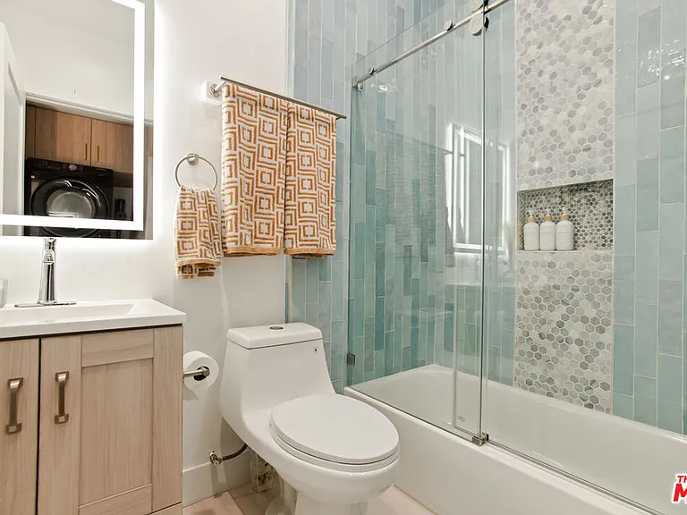 14146 Hortense St — Photo 40