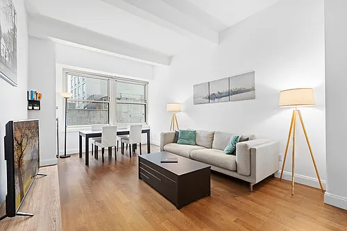 88 Greenwich St Photo 1