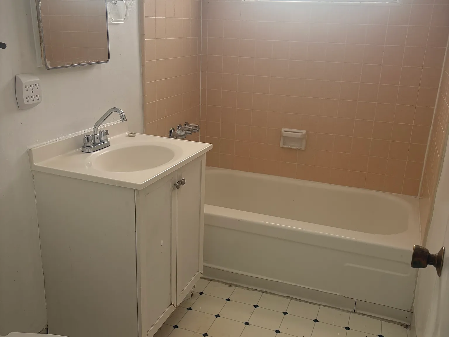 2 bed, 1035 sqft, $2,495 — Photo 3