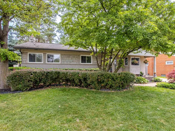 32738 Grinsell Dr, Warren, MI 48092