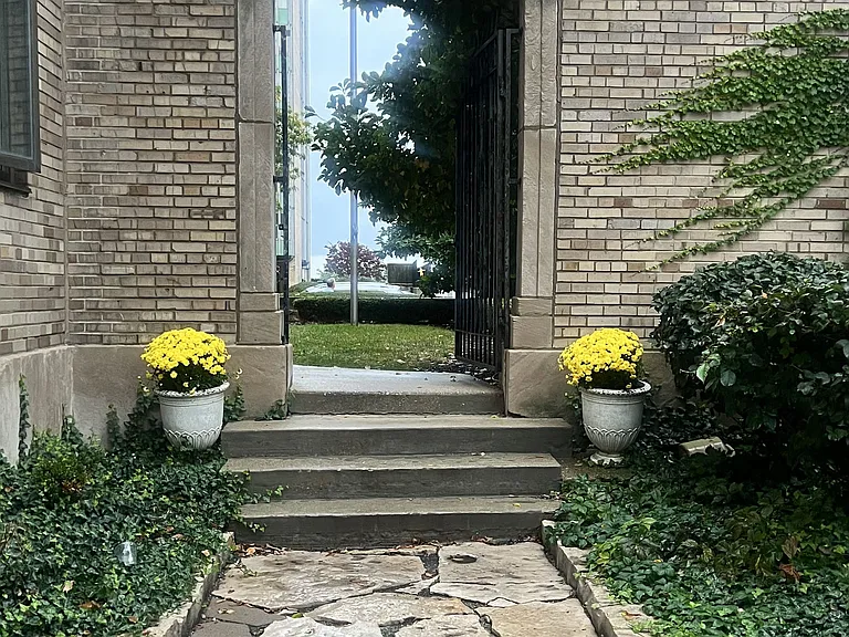 1609 N. Prospect Avenue — Photo 14