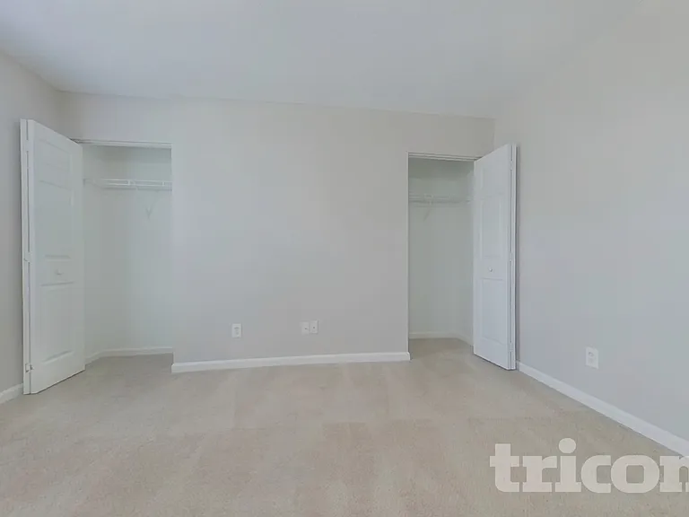 945 Schofield Ln — Photo 5
