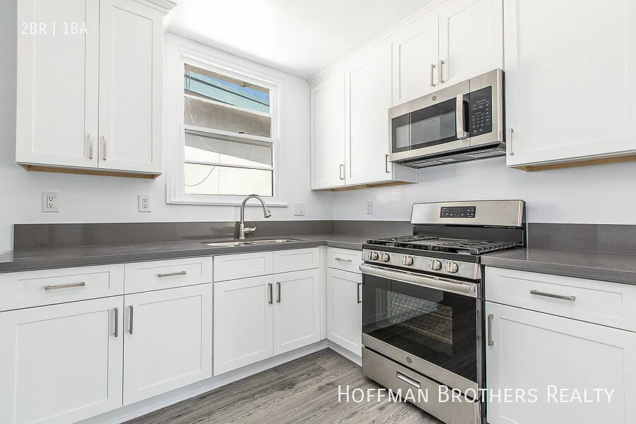 Newly Renovated Apartment Home In Prime Los Angeles — Photo 4