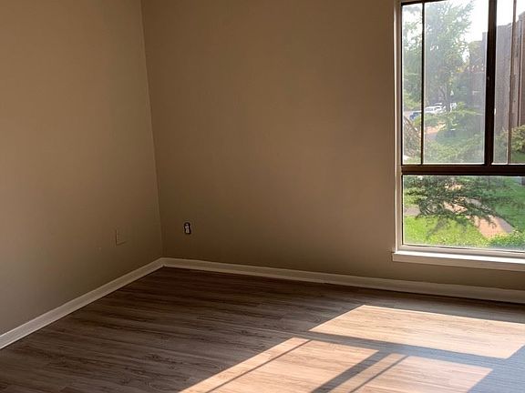 5th image of 11052 Camfield Ct APT 104