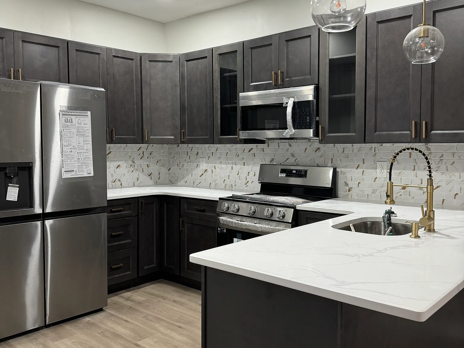 3 bed, 1.5 bath, 996 sqft, $1,700 — Photo 1