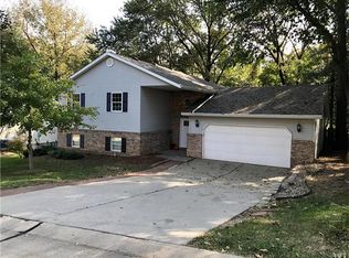 221 Forest Ridge Ct, Glen Carbon, IL 62034