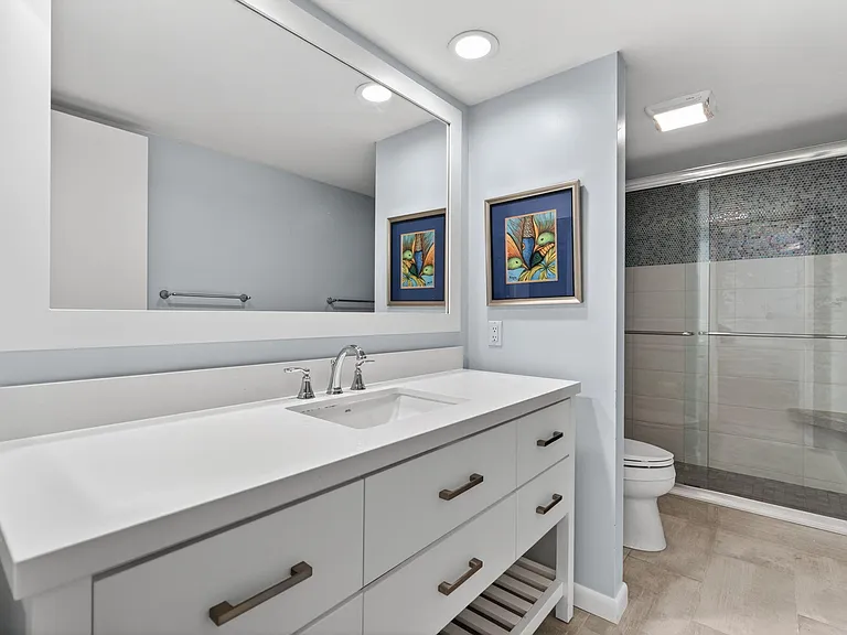 825 Center St #32B — Photo 16