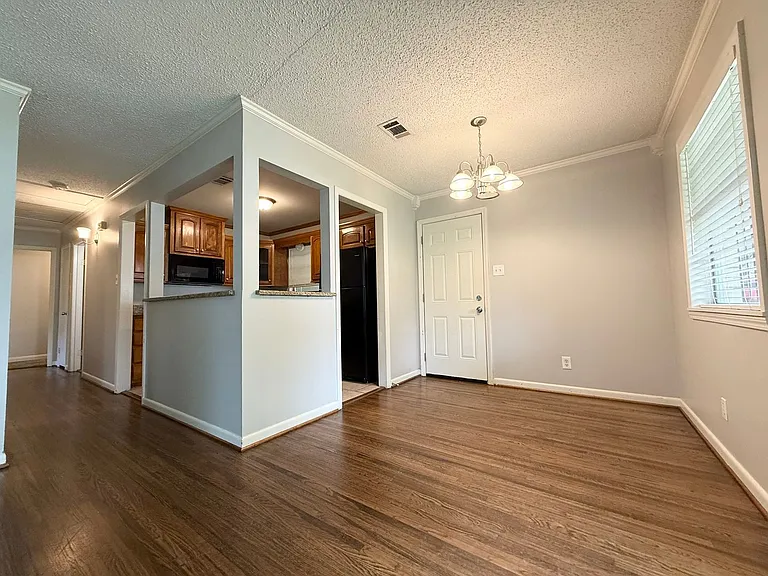 9115 Oak Grove Ln — Photo 3