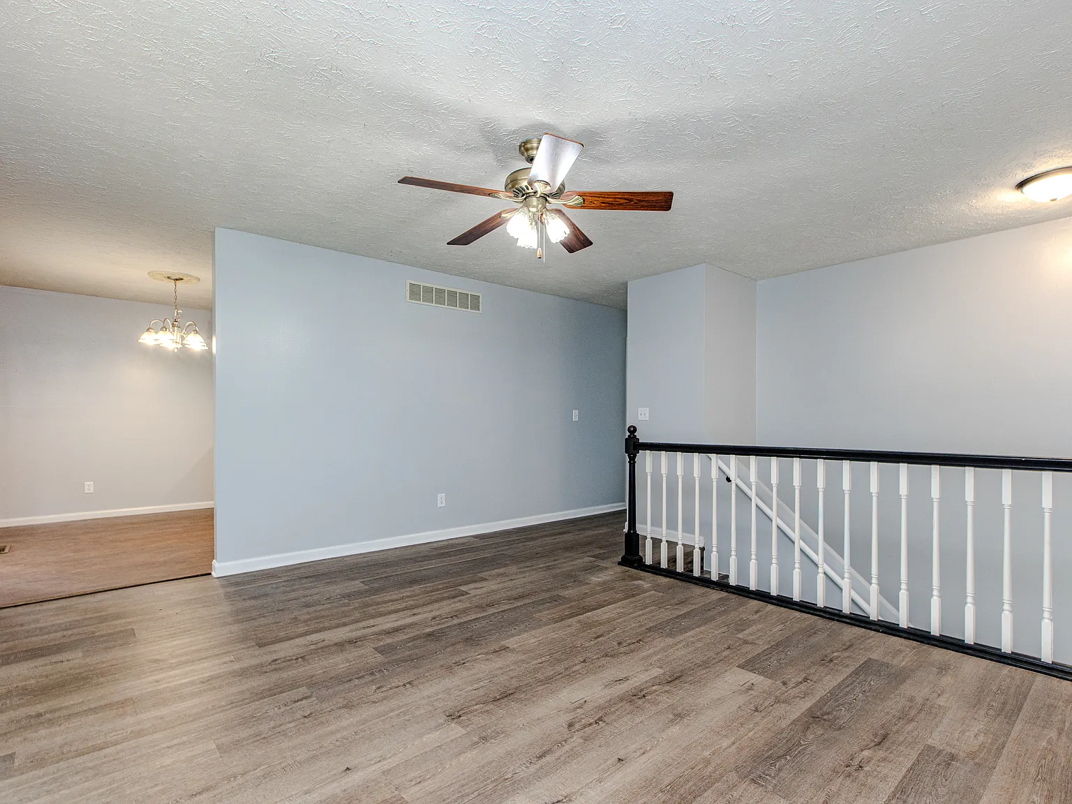 4 bed, 2160 sqft, $2,100 — Photo 4