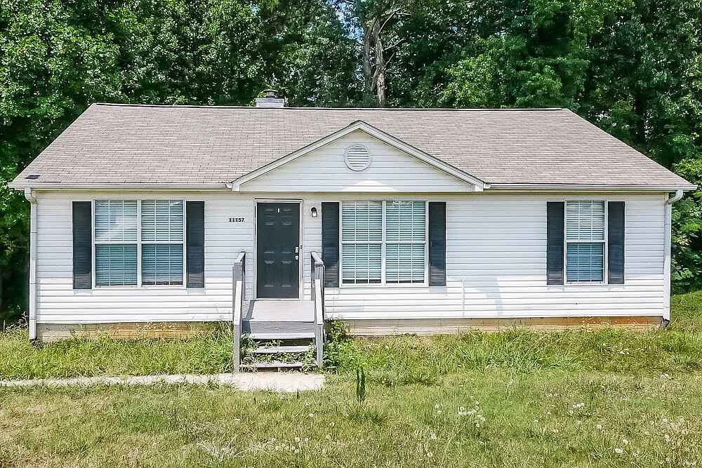 3 bed, 2.0 bath, 1290 sqft, $2,400 — Photo 1