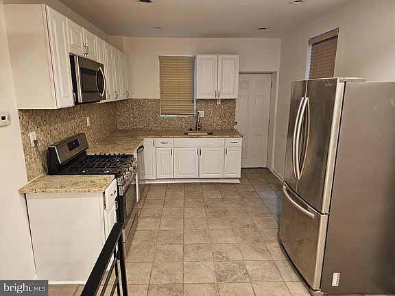 4th image of 3025 Redner St S