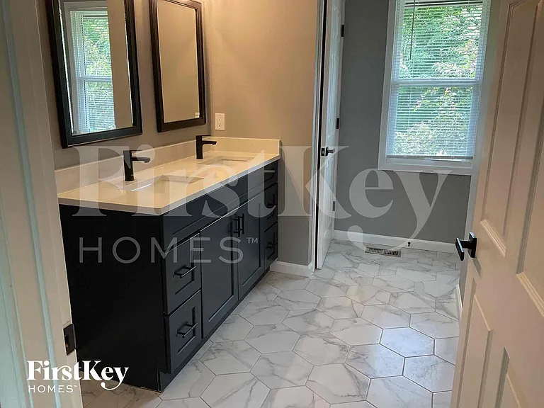 816 Broadview Dr — Photo 7