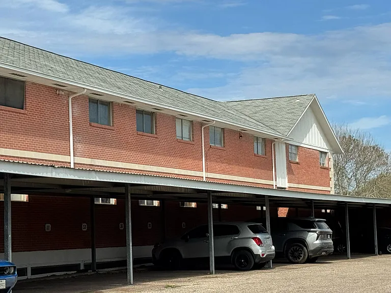 140 State Highway 35 N — Photo 19