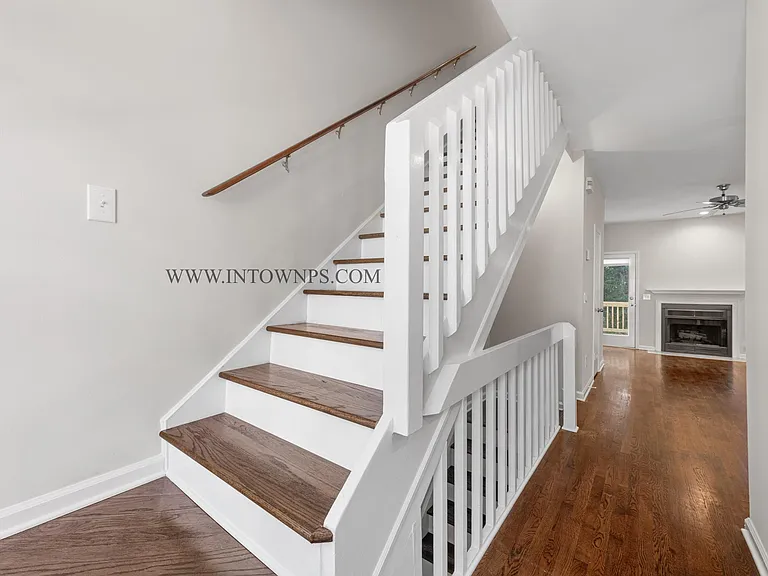 657 Park Village Dr NE — Photo 9