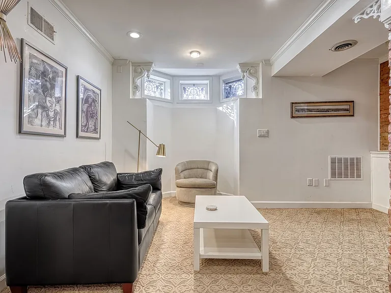 411-411 1/2 Walnut St — Photo 6