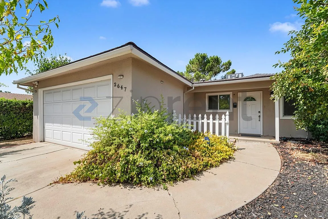 3 bed, 1212 sqft, $2,000 — Photo 1