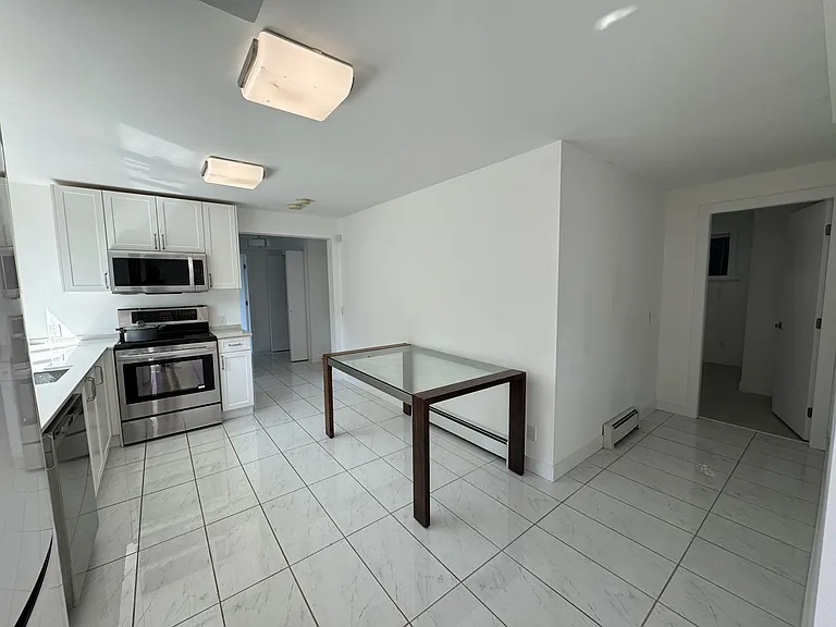 2410 Ottawa Ave — Photo 13