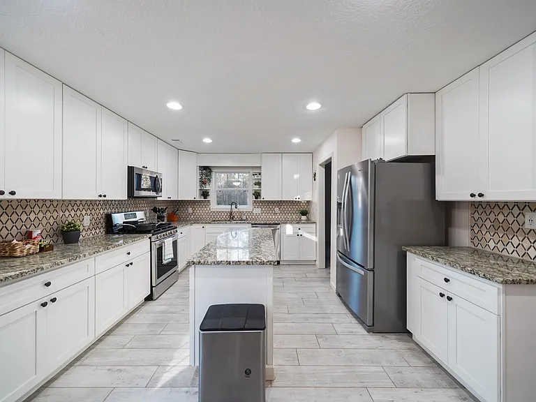 27403 Caperidge Dr — Photo 12