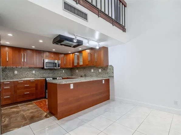 20347 W Country Club Dr, Aventura, FL 33180