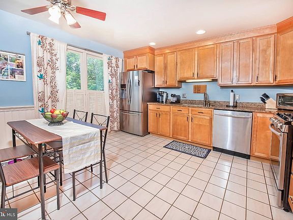 5th image of 102 Florence Ave