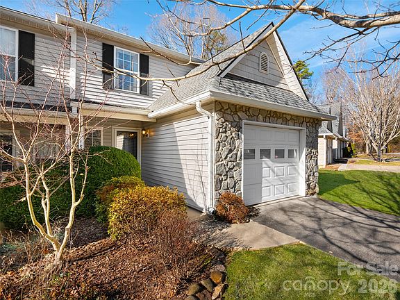 2nd image of 15 Willowick Dr