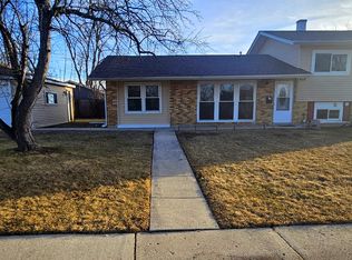 455 Alcoa Ln, Hoffman Estates, IL 60169