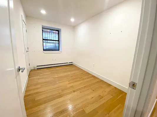 Rented by EastMount Realty LLC | media 4